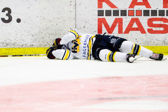 s Mikko Lehtonen har ont