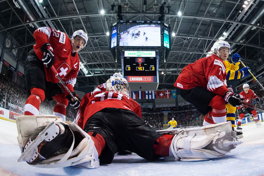 Nando Eggenberger, goaltender Luca Hollenstein and Gianluca