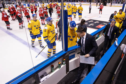 Head coach Tomas Montén of Sweden looks dejected