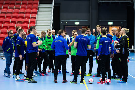 Ledare och spelare samlas
