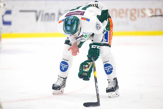 Färjestads Gustav Rydahl fick en hög klubba i munnen