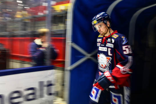 Linköpings Eddie Larsson före ishockeymatchen i SHL