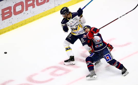 s Alexander Ytterell och Linköpings Joe Whitney