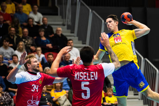 RysslandsVitaly Komogorov försvarar mot Sveriges Kim