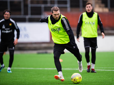 Karl Bohmunder en träning med superettanlaget Gais