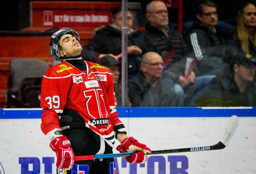 Örebros Jordan Boucher deppar