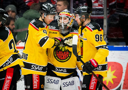 Jubel framför Luleås målvakt Joel Lassinantti