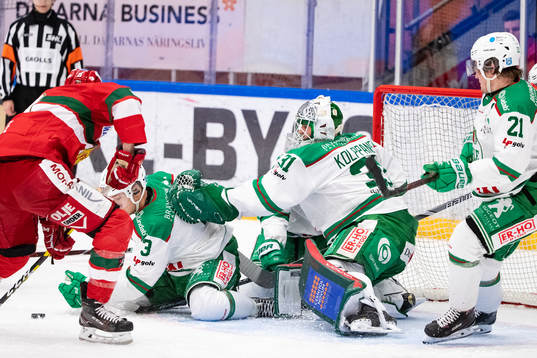 Moras Andrew Rowe och Rögles Daniel Bertov och Rögles