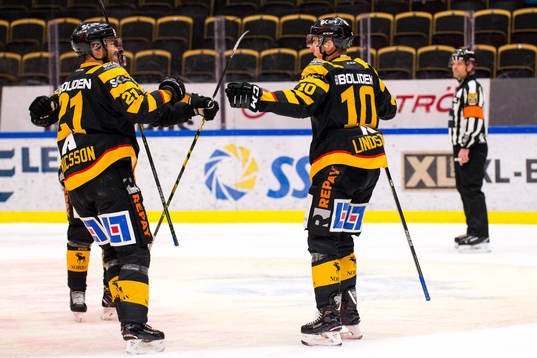Skellefteås Jimmie Ericsson och Joakim Lindström  jublar