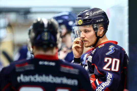 Linköpings Nick Sörensen före ishockeymatchen i SHL