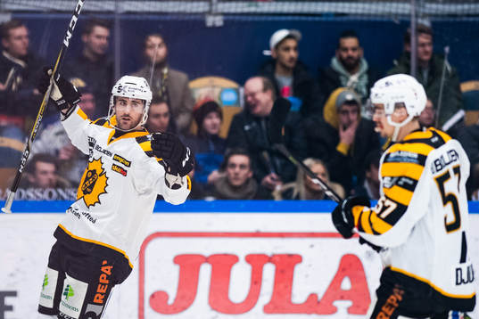 Skellefteås Bud Holloway jublar