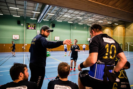 IK Sunds tränare Mattias Persson och spelande assisterande