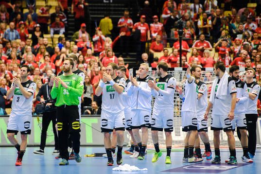Players of Germany thanks the supporters