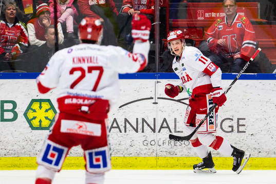 Timrås Henrik Törnqvist jublar