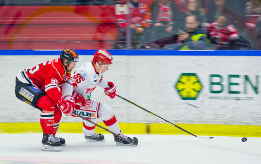 Örebros Kalle Olsson och Timrås Filip Westerlund