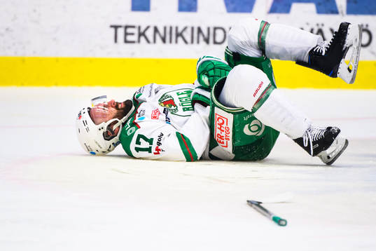 Rögles Taylor Matson har ont