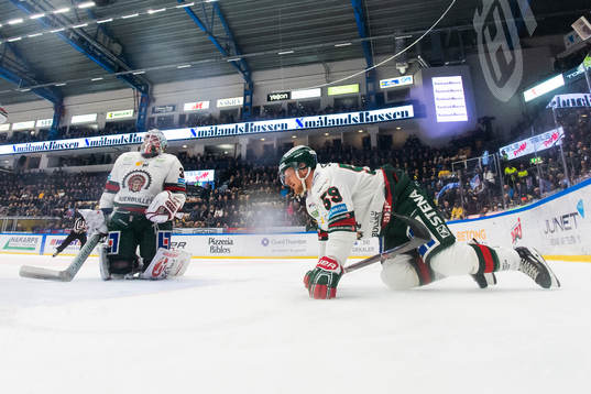 Frölundas målvakt Johan Gustafsson och Simon Hjalmarsson