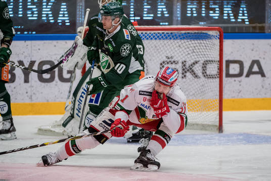 Moras Alexander Hilmerson tar sig för ansiktet