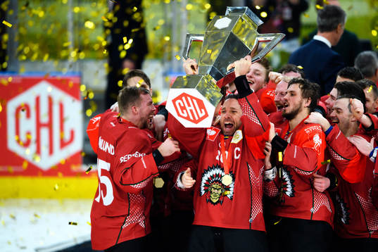 Joel Lundqvist of Frölunda celebrates with team mates