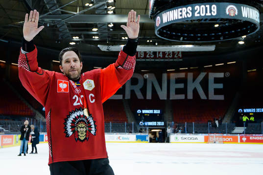 Joel Lundqvist of Frölunda celebrate