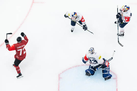 Patrik Carlsson of Frölunda celebrates