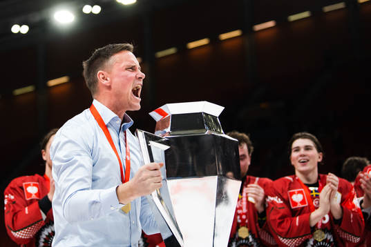 Head coach Roger Rönnberg of Frölunda celebrates with the