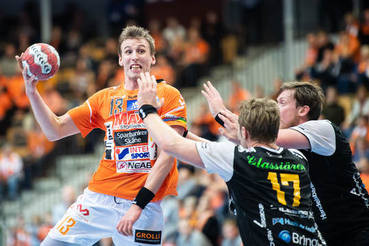 Kristianstads Olafur Gudmundsson gör passning