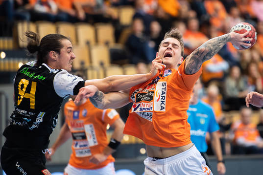 Kristianstads Tore Stig Moen Nilsen ochKarlskronas Tobias