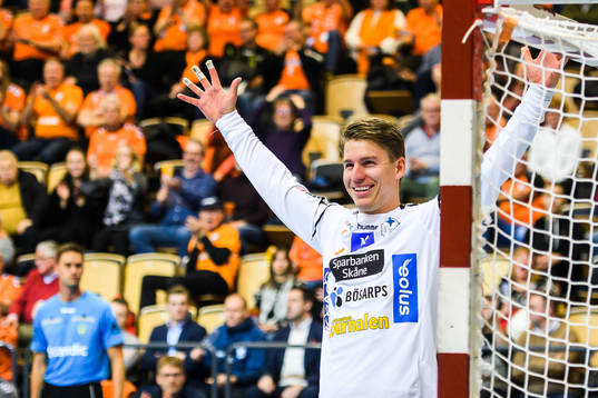 Kristianstads målvakt Leo Larsson jublar