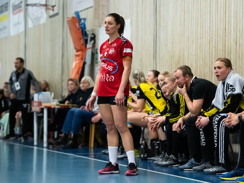 Heids Towe Andersson deppar framför Sävehofs bänk