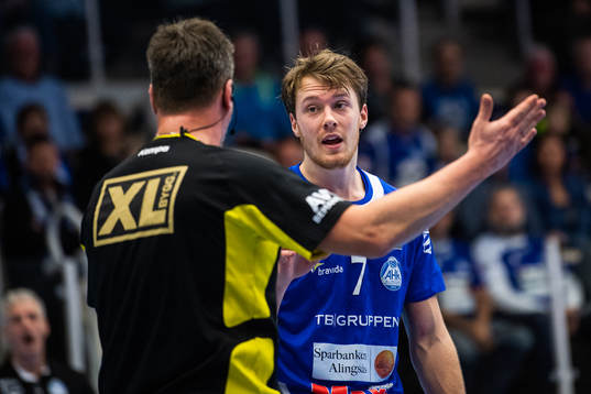 Alingsås Felix Claar reagerar mot domaren