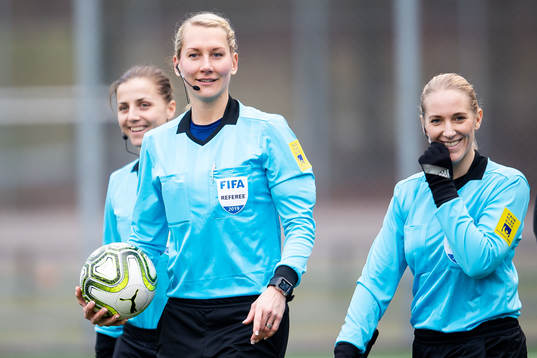 Domare Tess Olofsson Sandra Österberg och Almira Spahic