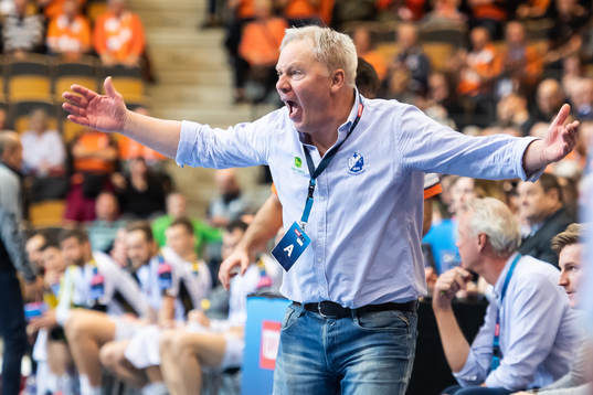 Kristianstads tränare Ulf Larsson agerar