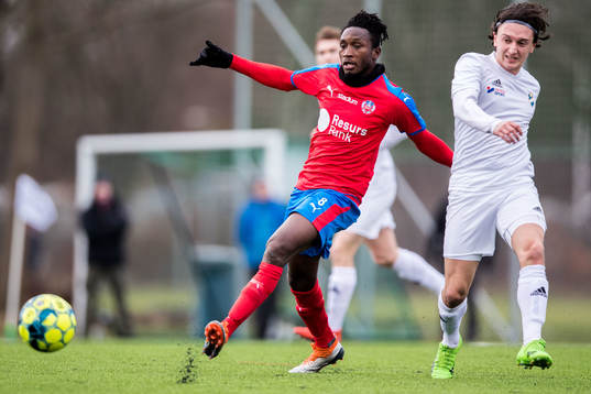 Helsingborgs Mamudu Moro och Östers Mattias Pavic