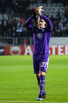 goalkeeper Johan Dahlin of Malmö FF recognizes the audience