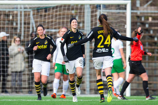 AIKs Matilda Rosqvist jublar med lagkamrater