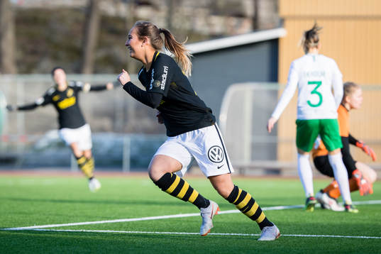 AIKs Elsa Törnblom jublar