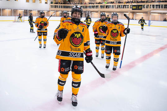 Luleås Emma Nordin jublar