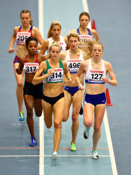 Lovisa Lindh Ullevi FK vinnare i 800 m, intill  Anna