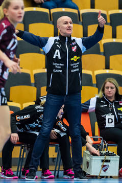 Lugis tränare Dragan Brljevic jublar