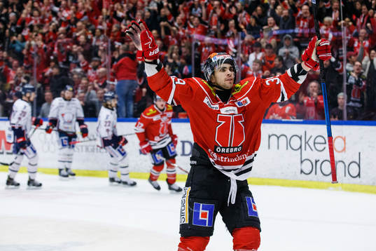 Örebros Jordan Boucher jublar