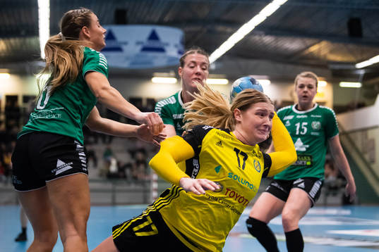Önnereds Victoria Larsson och Tilda Matthijs försvarar