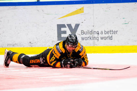 Skellefteås Jimmie Ericsson utgår skadad