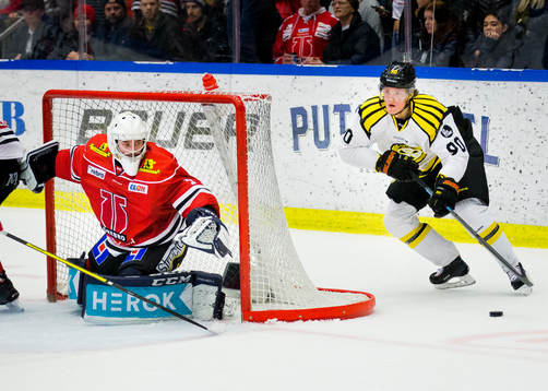 Örebros målvakt Jhonas Enroth och Brynäs Jesper Boqvist
