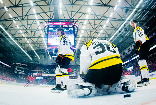 Brynäs Adam Deutsch, målvakt Joacim Eriksson och Marcus