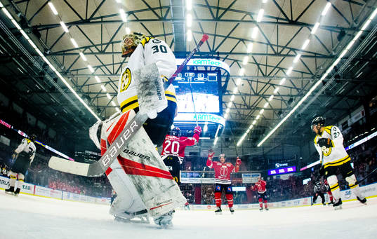 Brynäs målvakt Joacim Eriksson deppar vid 0-2 och
