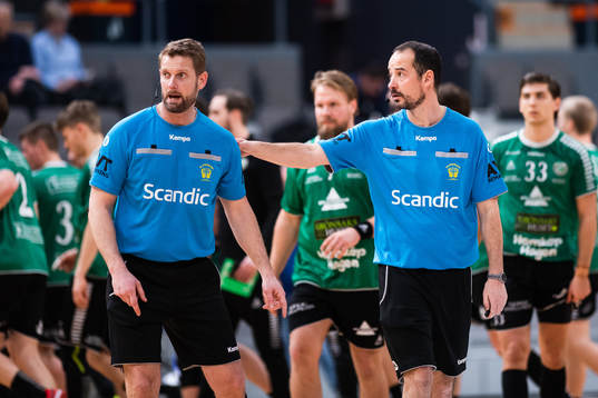 Domarna Rickard Canbro och Jasmin Kliko