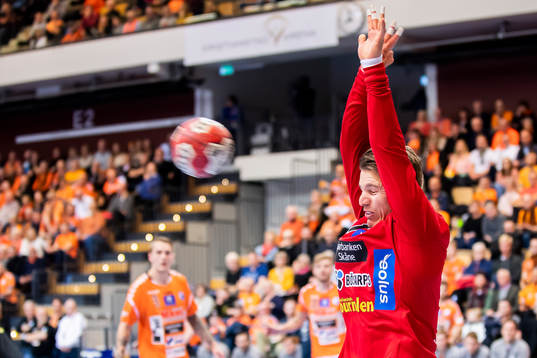 Kristianstads målvakt Leo Larsson gör räddning