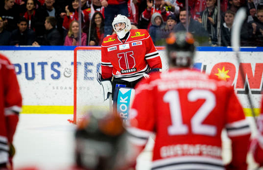 Örebros målvakt Jhonas Enroth jublar
