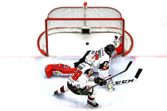 Målchans bakom Malmö Redhawks målvakt Oscar Alsenfelt